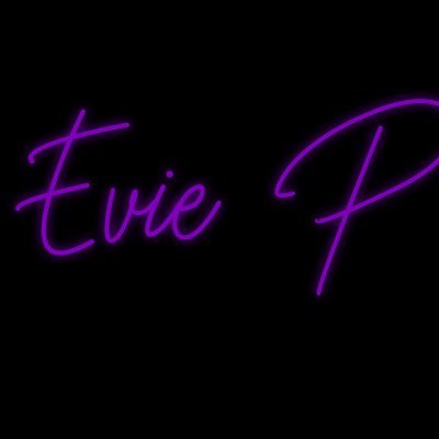 Custom Neon | Evie P
